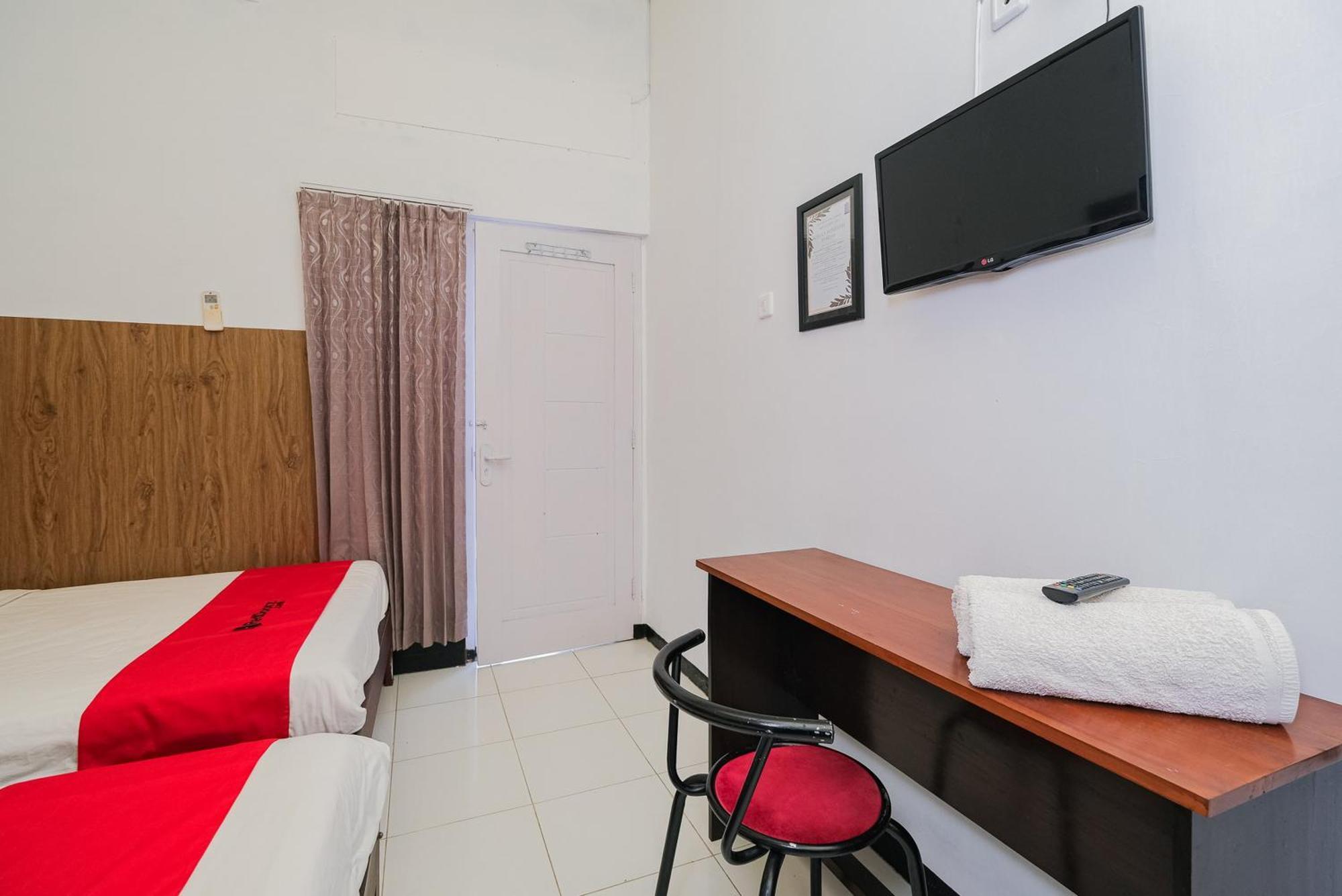 OYO 3387 Nakula Homestay Syariah Tuban  Luaran gambar